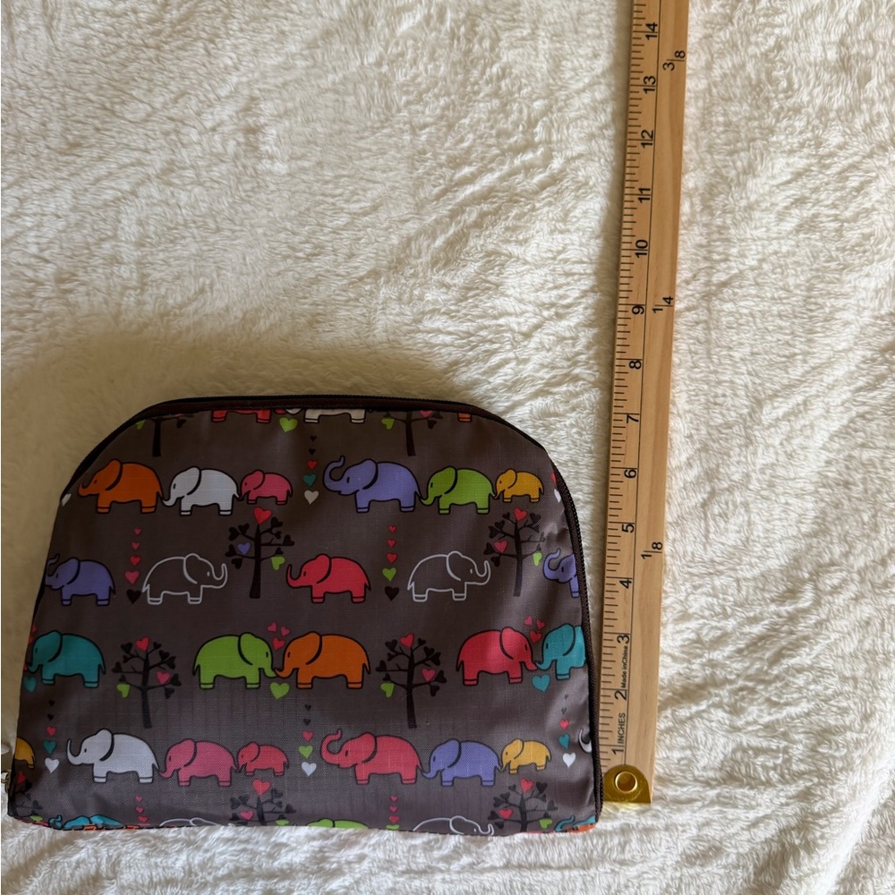 Foldable traveling elephant Backpack - Picture 9 of 9